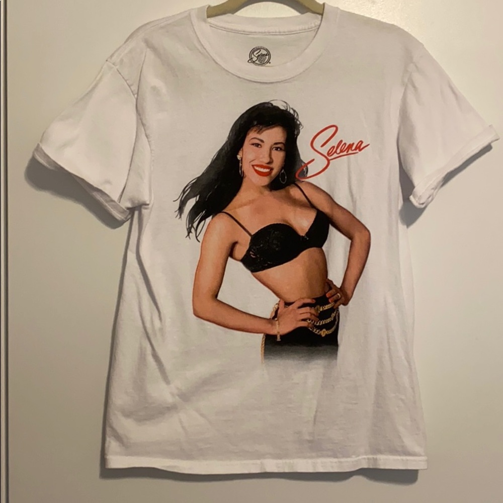 Selena Graphic Tee